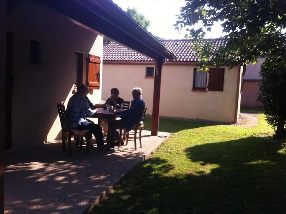 Les Jardins Du Castel Gites Annick Et Jean Paul Saint-Georges-d'Esperanche Zimmer foto